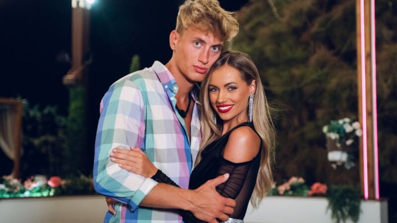 Partner Natálie Kočendové byl vyhozen z letadla kvůli alkoholu: Ostuda, vysvětlování a zákaz od společnosti