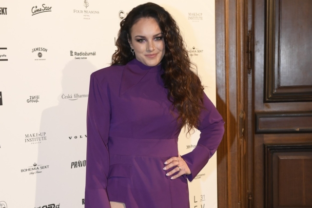 Ewa Farna rozpálila fanoušky: Předvedla se ve skvělé formě a ukázala nožku v latexových kozačkách